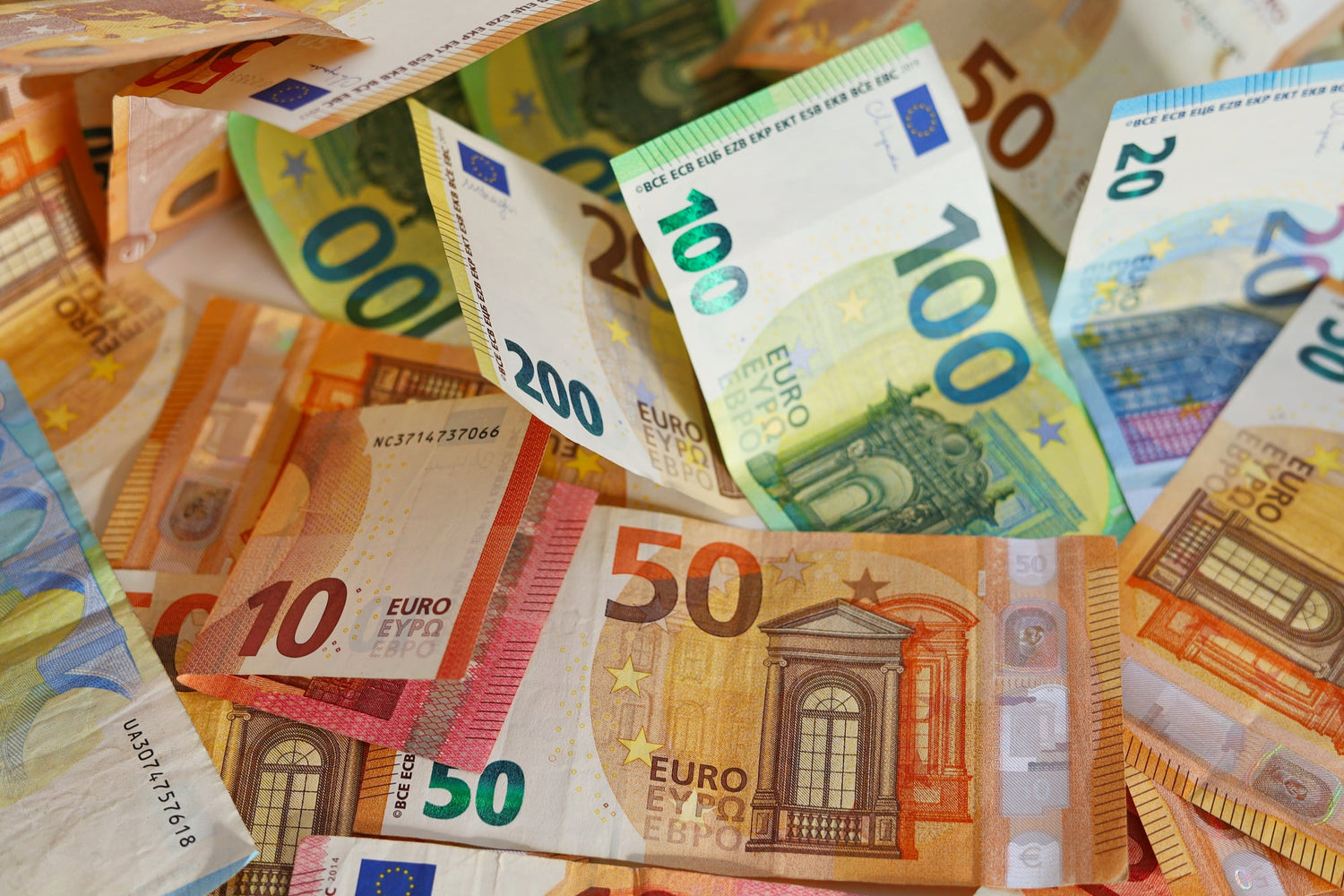 €EUR€